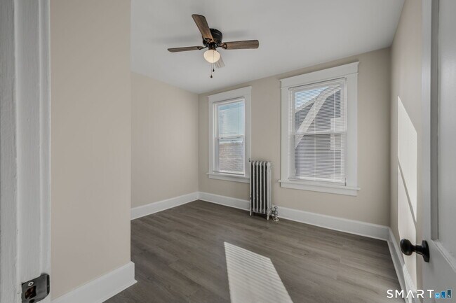 Building Photo - 113 Pequot Ave