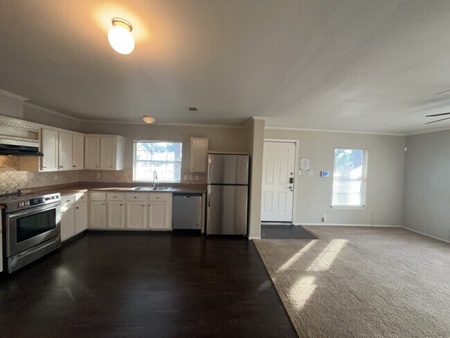 Building Photo - 2511 Kavasar Dr