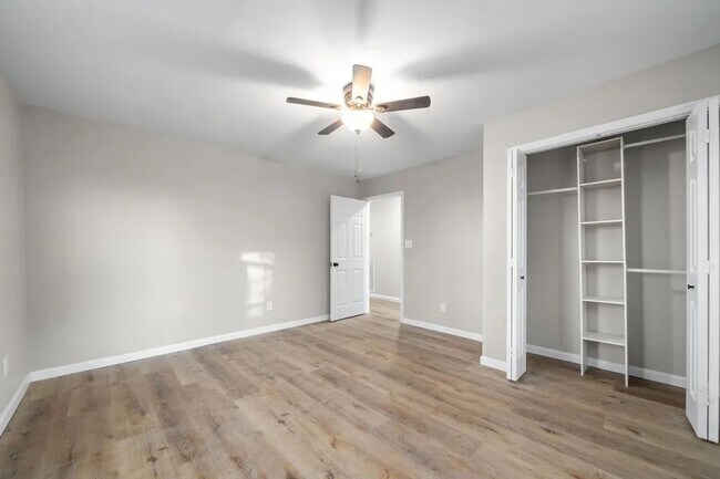 Building Photo - 828 Gracey Ave