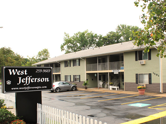 Primary Photo - West Jefferson Apartments