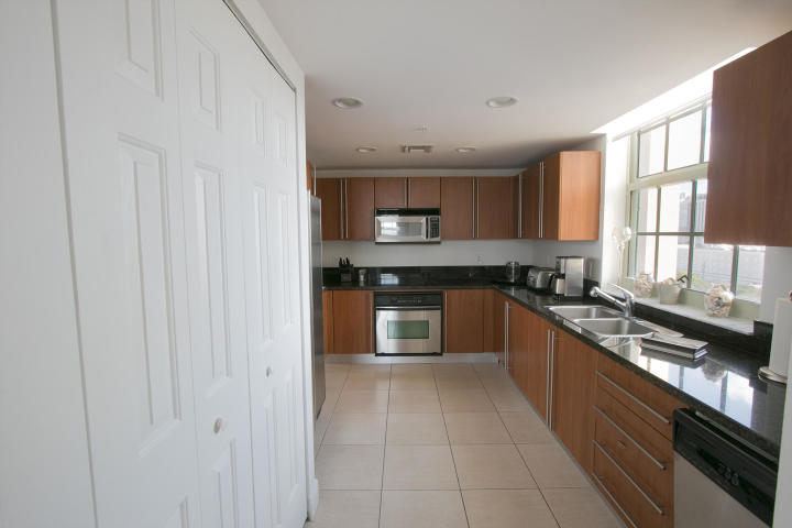 Building Photo - 610 Clematis St