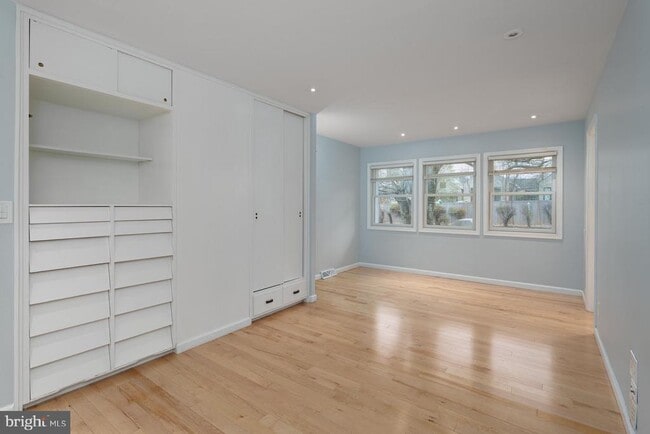 Building Photo - 384 Walnut Ln