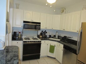 Building Photo - 45 River Dr S