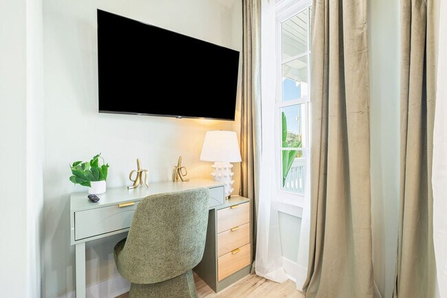 Building Photo - 19901 Charlie Claude Dr