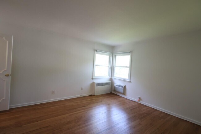 Building Photo - 757 Leslie Ln
