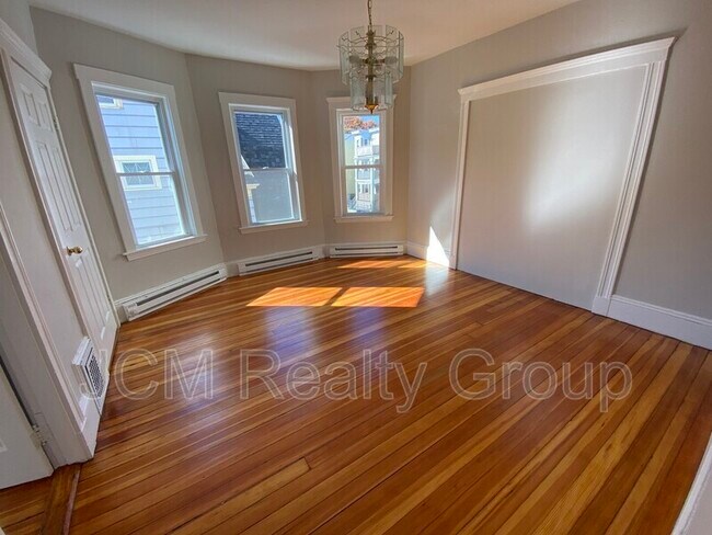 Building Photo - 48 Mora St
