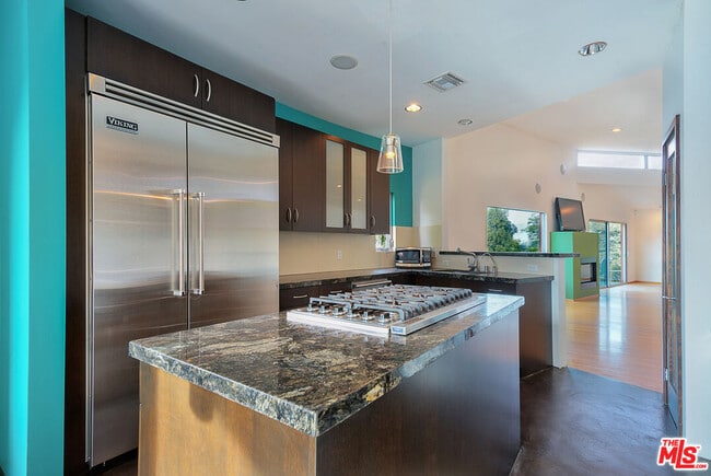 Building Photo - 2337 Baxter St