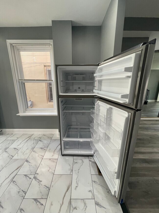 Building Photo - 1611 S Yewdall St