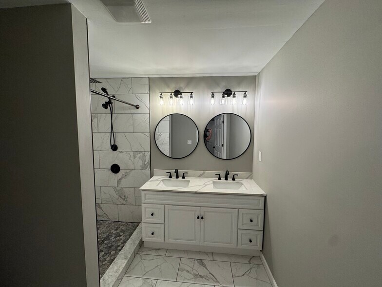 Master bath - 100 Sunset Dr