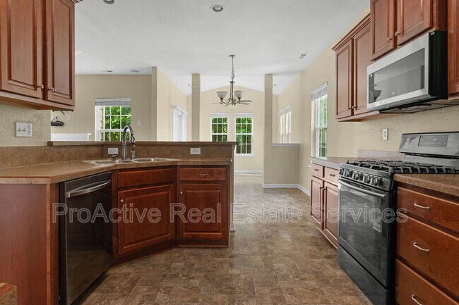 Building Photo - 729 Creekwood Dr