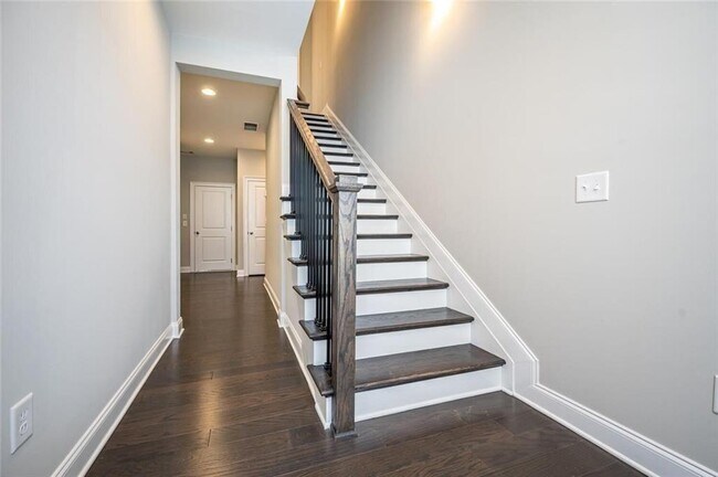 Building Photo - 6655 Sterling Dr