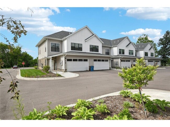 Building Photo - 4750 Ironwood Cir