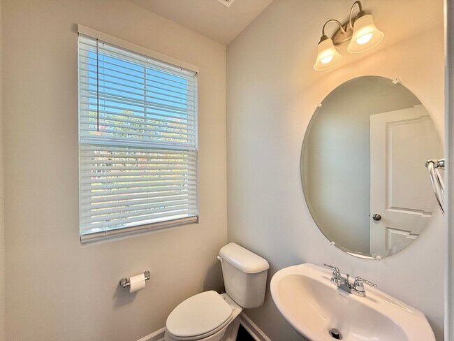 Building Photo - Stunning 3BD, 2.5BA Raleigh Townhome with ...