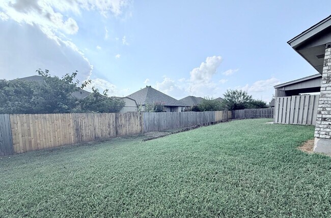 Building Photo - Complete new remodel 3-2-2 home off Broadway in the heart of Moore!