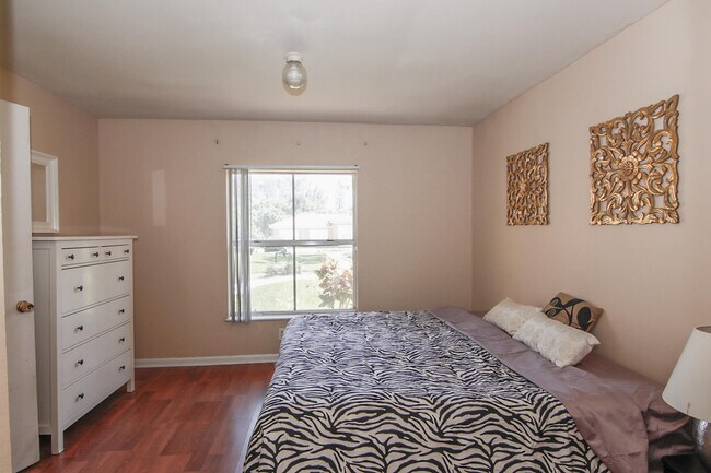 Building Photo - 4807 Via Palm Lakes Via
