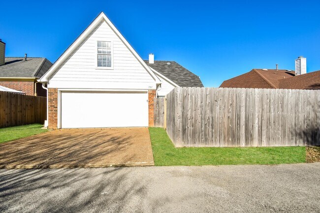 Building Photo - 782 Rain Dance Way