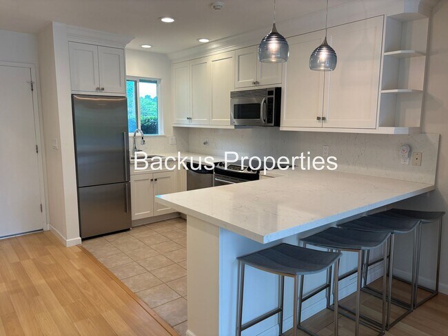 Building Photo - Wonderful studio in Hacienda Carmel
