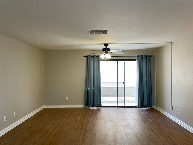 Building Photo - 5141 S Lindell Rd