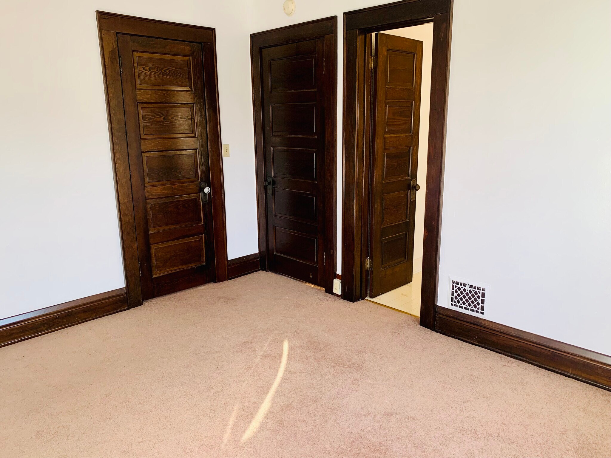 Bed 2 - 111 Amherst Dr