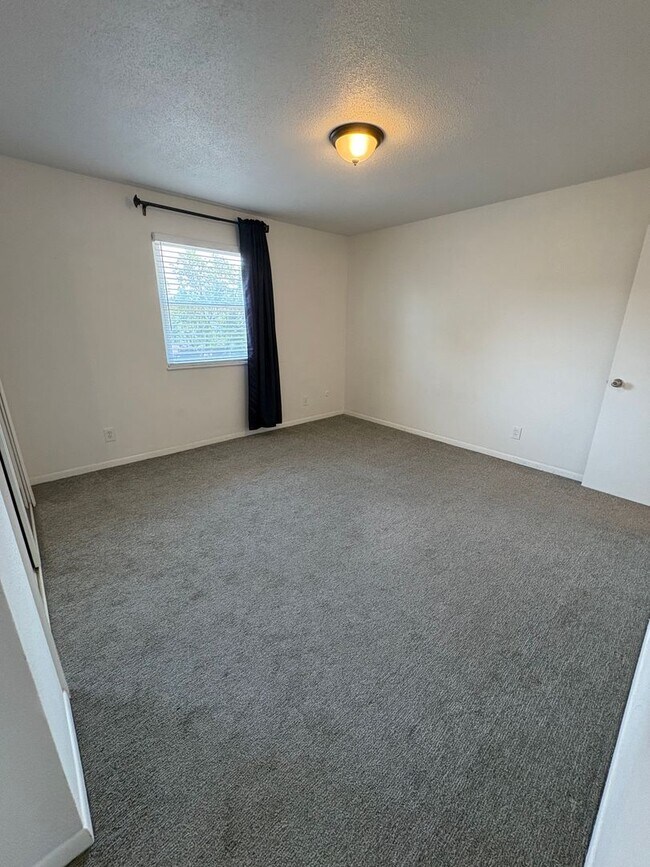 Building Photo - 6224 Robinson St