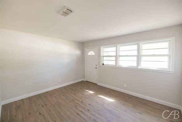 Building Photo - 872 Forrest Ave