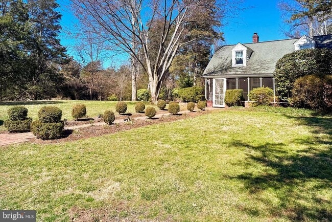Building Photo - 8022 E Boulevard Dr