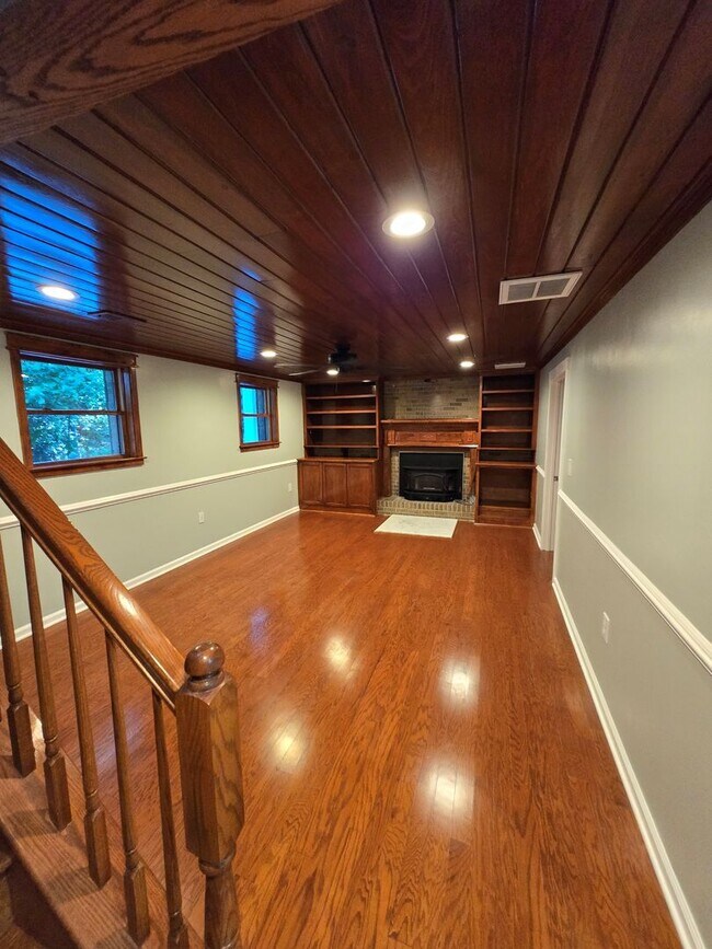 Building Photo - Beautiful Big Home in Huntingtown