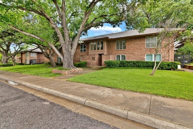 Building Photo - 10536 Stone Canyon Rd