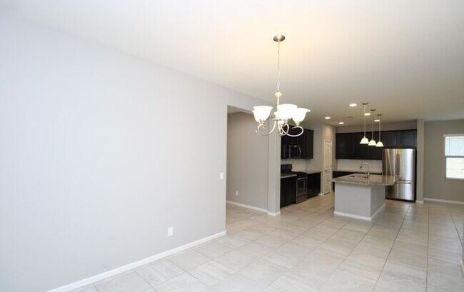 Building Photo - Stunning 3-bedroom, 3-bathroom home located in the heart of Peoria, AZ.