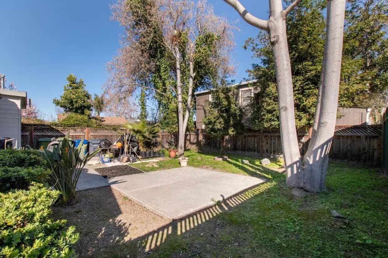 Building Photo - 330 Arleta Ave