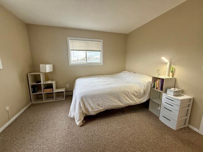 Building Photo - 69 Newton St