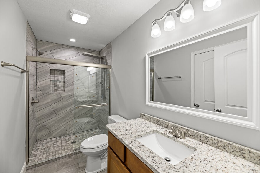 Master Bedroom Bath - 621 Lord Ave