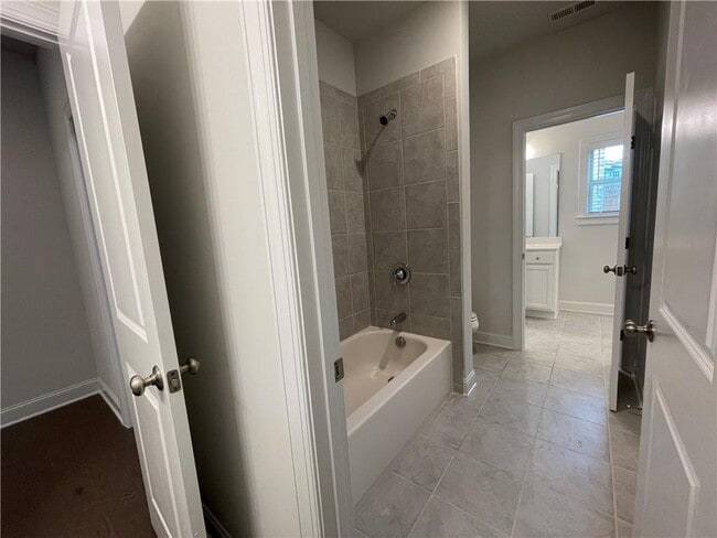 Building Photo - 673 Avondale Creek Dr.