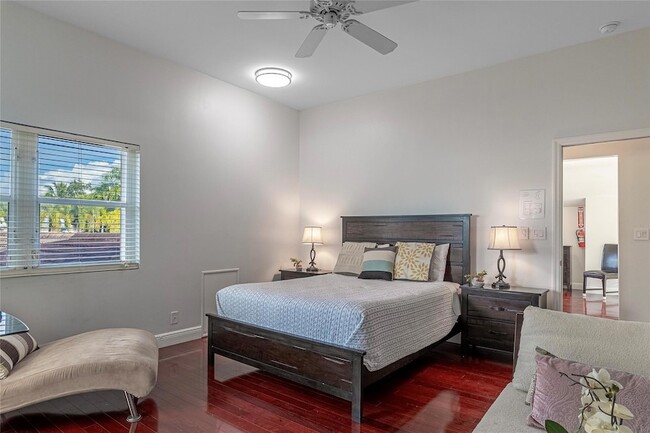 Building Photo - 2519 Barcelona Dr