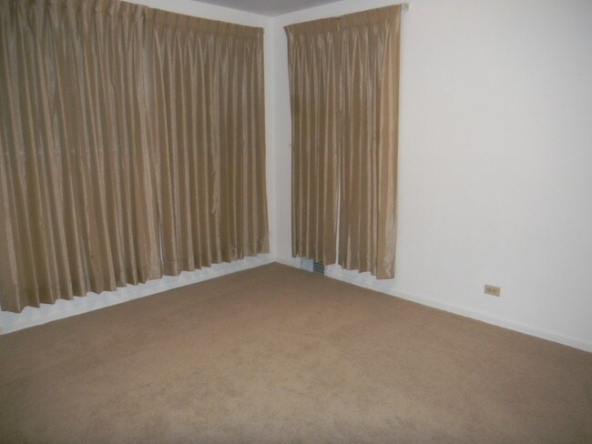 Building Photo - 9054 Bennett Ave