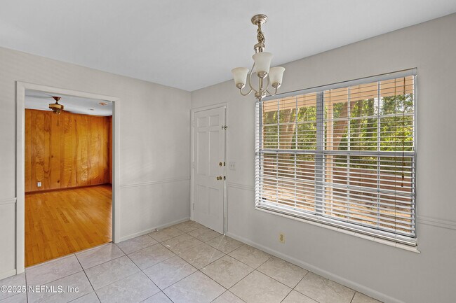 Building Photo - 1922 Holly Oaks Ravine Dr