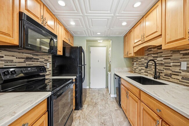 Building Photo - Spacious Townhome in Arvada