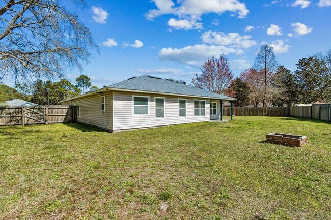 Building Photo - Charming 3-Bedroom Home with Fenced Yard