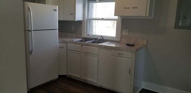 Building Photo - CLOSE TO RIVERSIDE PARK!  3br 1bath bungal...