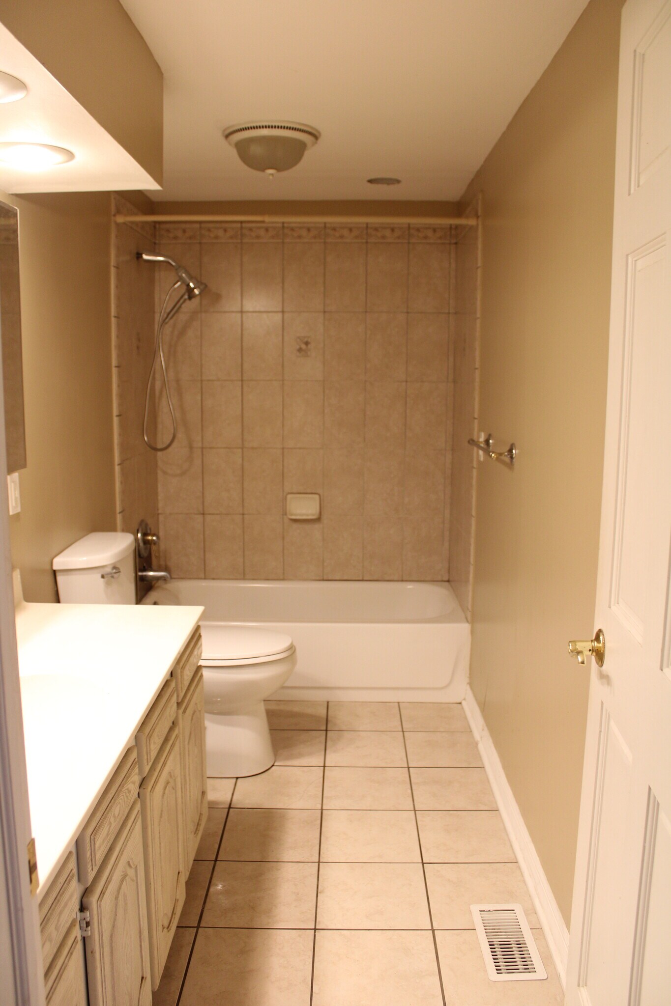 Building Photo - 2807 Benjamin Dr