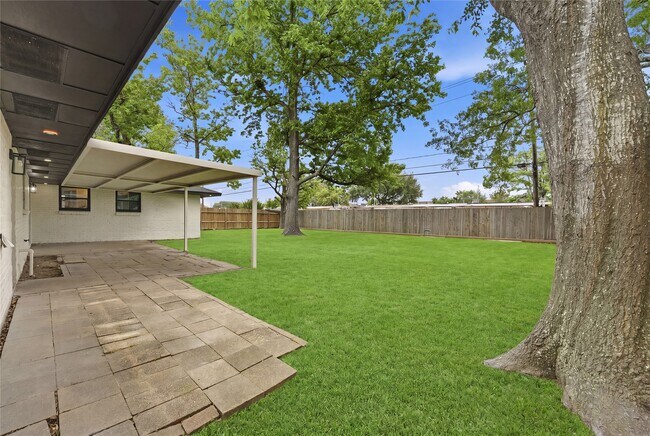 Building Photo - 8931 Blankenship Dr