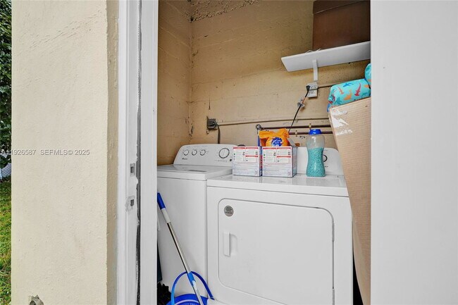 Building Photo - 1300 NW 87th St