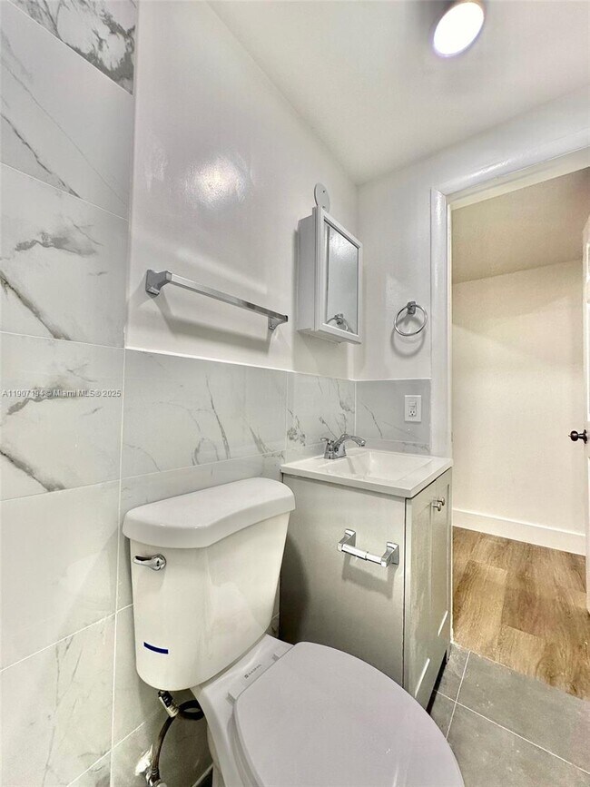 Building Photo - 5545 N Miami Ave