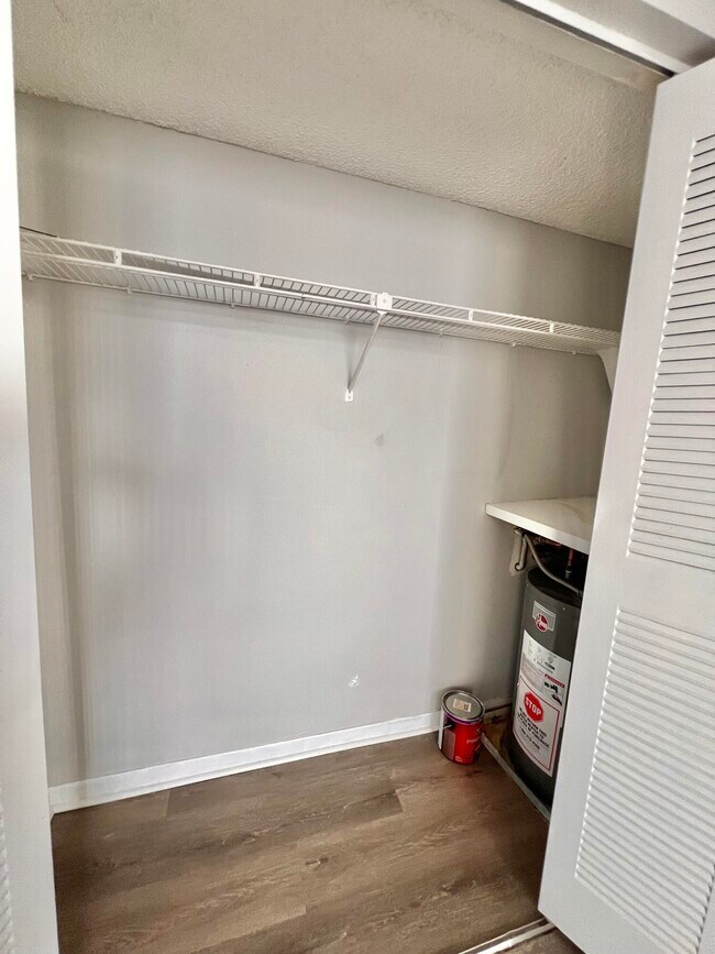 Building Photo - 724 Executive Center Dr