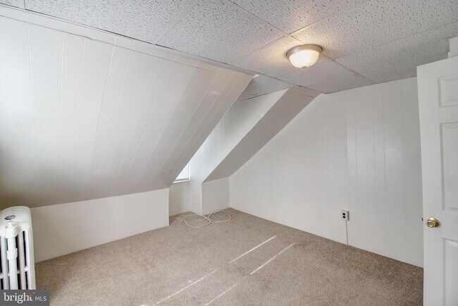 Building Photo - 604 W Main St