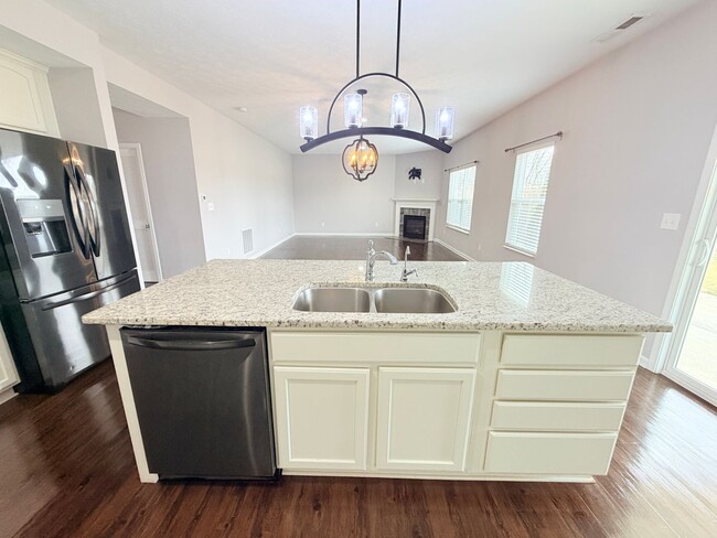 Building Photo - 1618 Woodside Cir