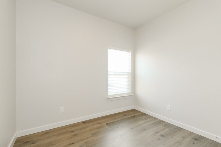 Building Photo - 1500 Harvester Dr