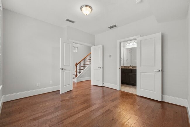 Building Photo - 702 N Shepherd Dr