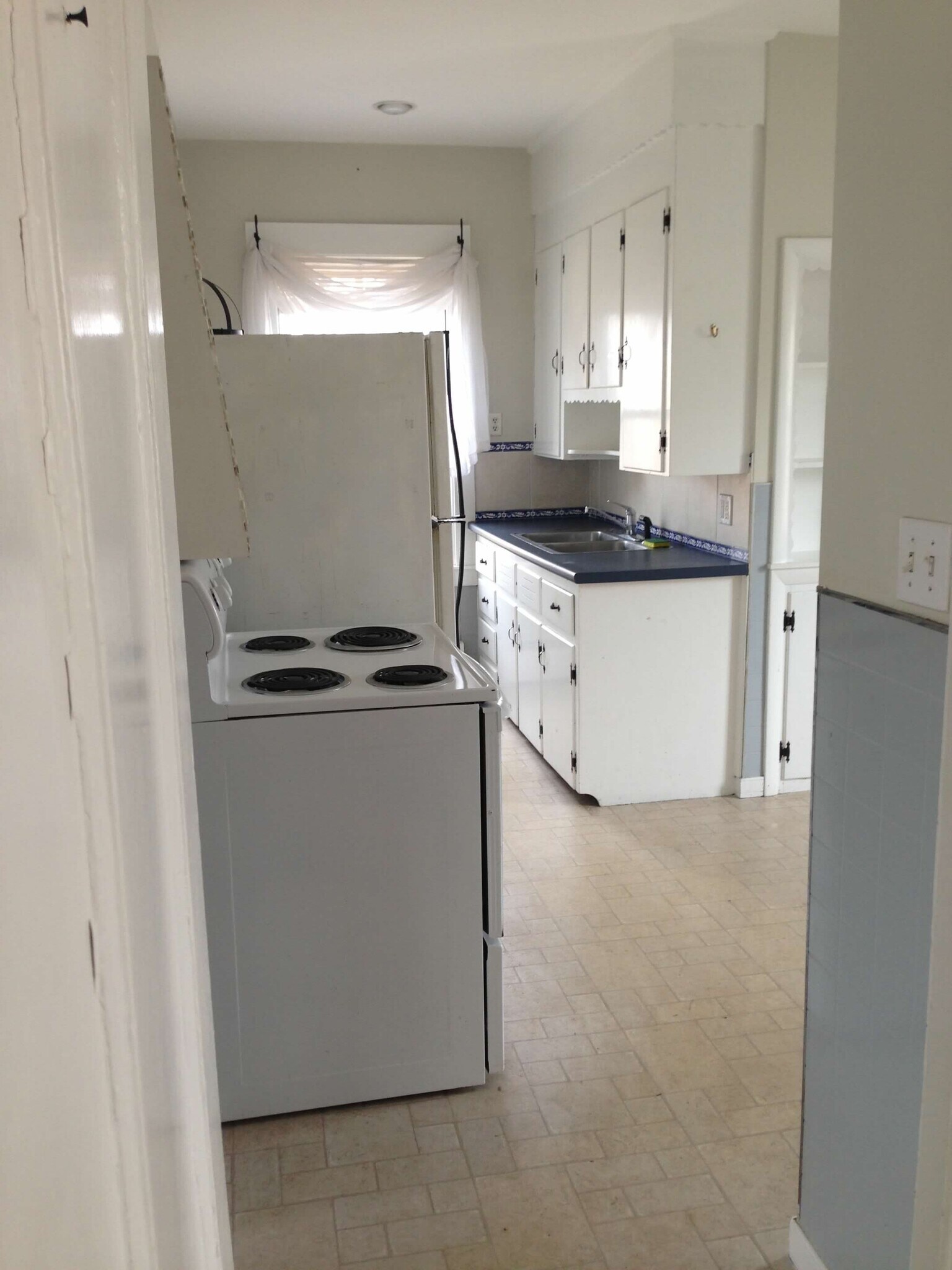 Kitchen - 69 Franklin St