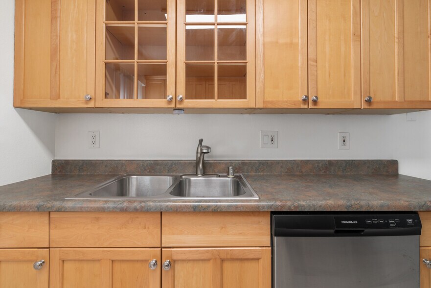 Building Photo - 2850 Reynard Way 21